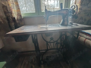 mașina de cusut  - imagine 3