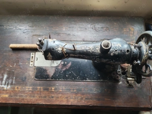 mașina de cusut  - imagine 4