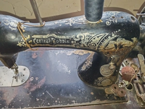 mașina de cusut  - imagine 2