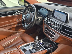  BMW Seria 7 Carbon Core Individual 4.4 Benzina 450 CP - imagine 9