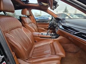  BMW Seria 7 Carbon Core Individual 4.4 Benzina 450 CP - imagine 13