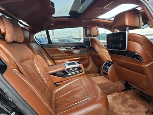  BMW Seria 7 Carbon Core Individual 4.4 Benzina 450 CP - imagine 17