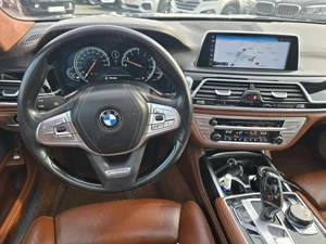  BMW Seria 7 Carbon Core Individual 4.4 Benzina 450 CP - imagine 14