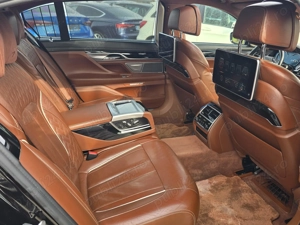  BMW Seria 7 Carbon Core Individual 4.4 Benzina 450 CP - imagine 8