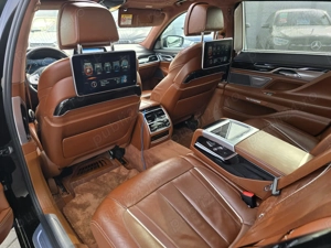  BMW Seria 7 Carbon Core Individual 4.4 Benzina 450 CP - imagine 10