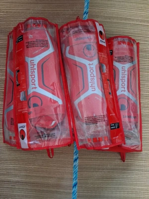  Tibiere fotbal pentru adulti Uhlsport, aparatori unisex, rosu, marime L - RESIGILAT UHLSPORT