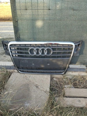 Grila radiator Audi A4 b8 ( 2008-2015 ) cu defect