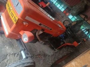 Vând tractor fiat 250