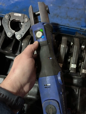 Vand masina de sertizat Geberit pe acumulator cu falci profil M - imagine 2