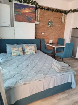 Închiriez studio