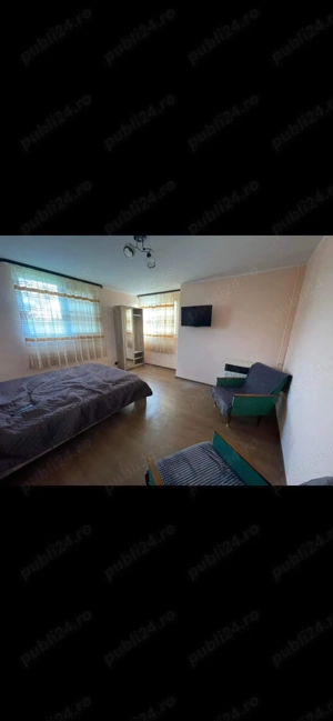 Se vinde clădire cu etaj la 30km de oraș, preț 46.500  - imagine 5