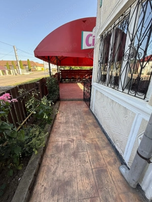 Se vinde clădire cu etaj la 30km de oraș, preț 46.500  - imagine 7