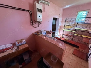 Se vinde clădire cu etaj la 30km de oraș, preț 46.500  - imagine 9