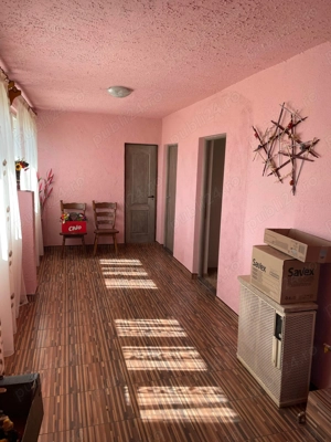 Se vinde clădire cu etaj la 30km de oraș, preț 46.500  - imagine 10