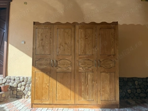 Vând dulap din lemn masiv