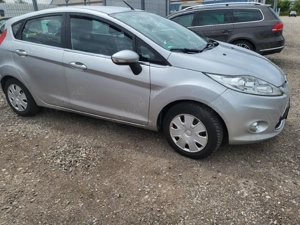 Ford fieste 1,2 L 2012 Benzina! - imagine 2