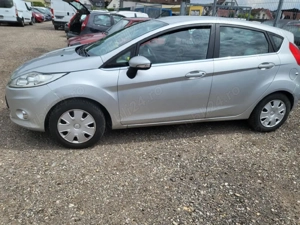 Ford fieste 1,2 L 2012 Benzina!