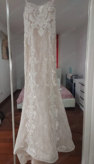 Vând rochii de ocazie făcute la comandă. 