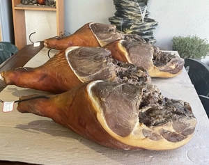 Vand sunca si carnati afumati 