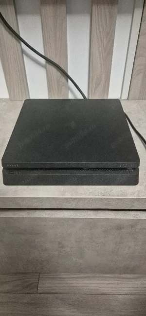 Vând Ps4 in stare foarte buna