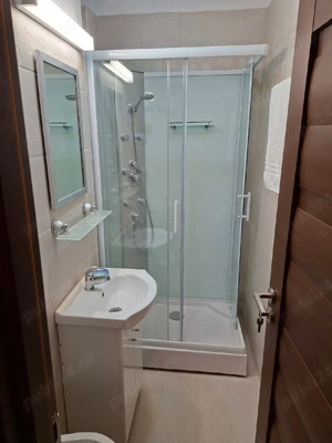 Inchiriez garsoniera vis a vis de Athenee Palace nou renovata - imagine 5