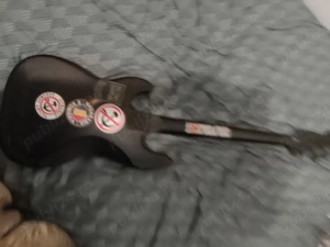 Vând chitara bass electrica 