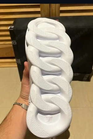 adidasi versace chain reaction