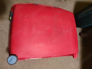 Valiza Samsonite verde magnum rosie pentru calatorii.