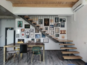 Scara metalică cu Vang central