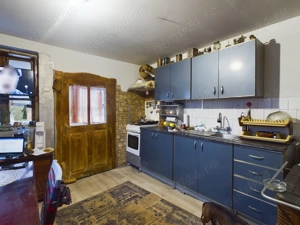 Casă de vanzare într-o zonă superbă și liniștită  - imagine 2