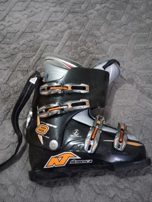 Vând echipamente sportive 