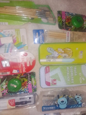 Cadou trusă   geometrie sau penar nou la un lot de haine pt copii - imagine 5