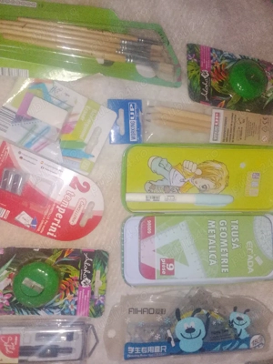 Cadou trusă   geometrie sau penar nou la un lot de haine pt copii - imagine 4