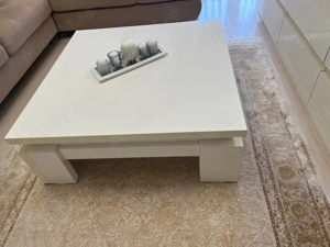 Vind masa  de cafea alb lucios cu tot cu tavita de lumanari . impecaba 