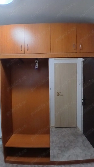 Vând dulap foarte încăpător