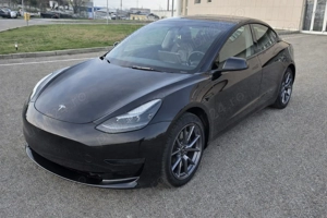 Tesla model 3 SR - imagine 3