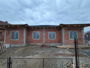 Duplex la asfalt - personalizare interioara - 3 bai.