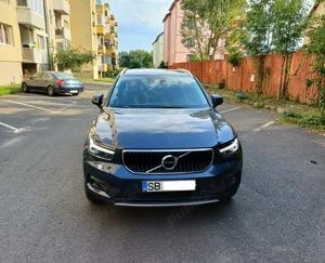 Vând Volvo XC40 T2 MomentumPro  Siguranță și Confort într-o stare impecabilă - imagine 2
