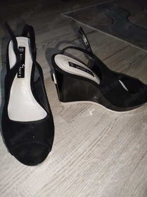 Sandale cu platforma