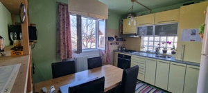 Proprietar vand ap.2 camere 57m  utili în vilă la et.1 cu loc de parcare și curte, orientare N-S-E-V