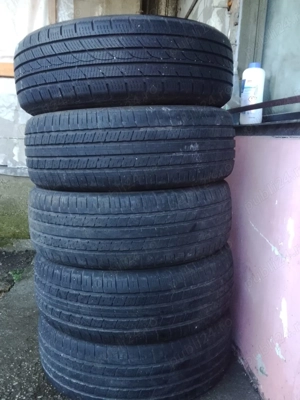 Vând  anvelope  mercedes 