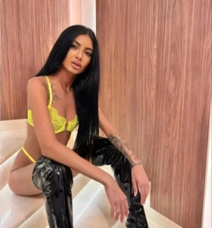 îți pot îndeplini orice fantezie sărut