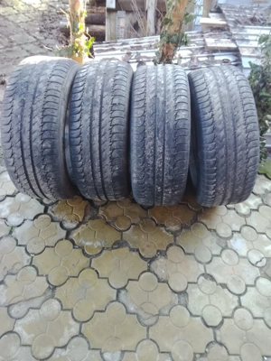 Vând  anvelope  insignia 