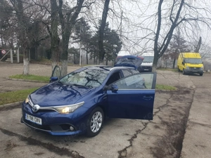 Toyota auris hybrid 2016