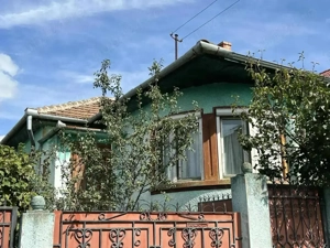 De Vanzare! Casa spatioasa 3 camere, pivnita si garaj (Medias)