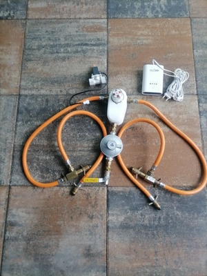 Kit complet pt 4 butelii propan +detector scurgeri gaze +vâlvă de închidere. 