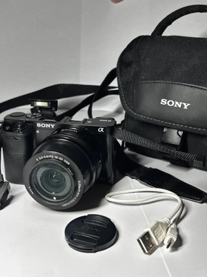 Sony Alpha a6000 + obiectiv kit 16 50 OSS + husă originală