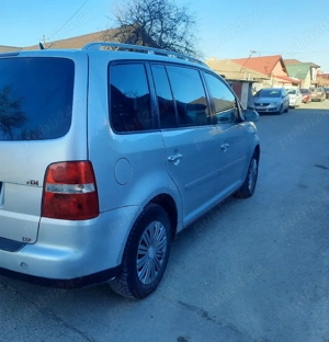 vand Vw Touran 2.0 TDi 140 cp - imagine 3