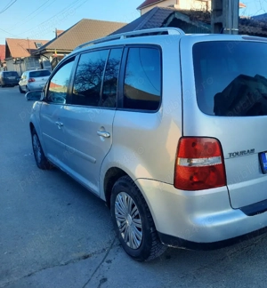 vand Vw Touran 2.0 TDi 140 cp - imagine 5