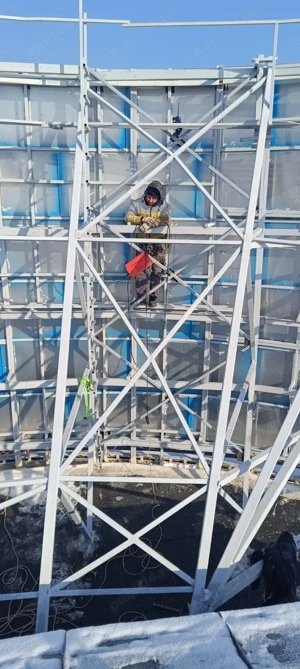 Angajari montatori materiale publicitare 